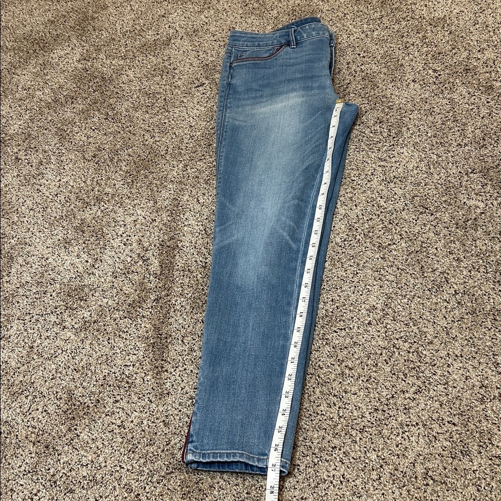 White House Black Market Leather Trim Zip Ankle Skimmer Jeans Light Wash size 8 - Picture 12 of 15